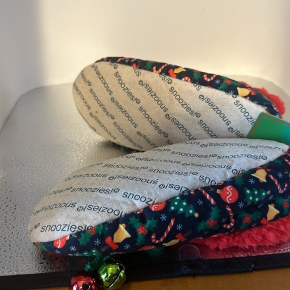 SNOOZIES children’s cozy slippers. New tags children’s medium size 2 to 3​ - Picture 5 of 6